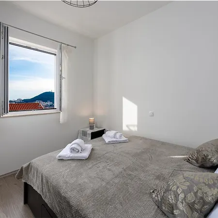 Lumari Apartment