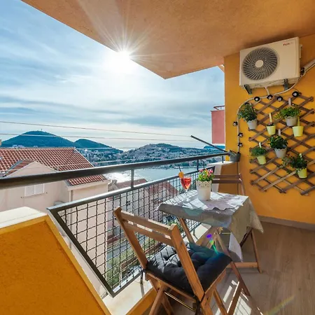 Διαμέρισμα Lumari *